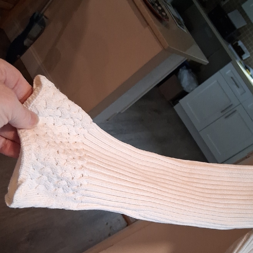 Cream Ribbed V-Neck Sweater Top - Picture 4 of 7